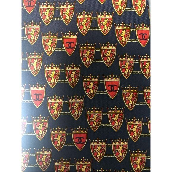 Vintage Chanel Paris Men’s Silk Blue and Red Lion Shield Designer Dress Tie - Picture 8 of 10